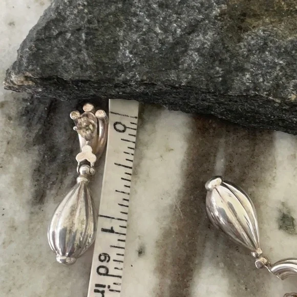 Vintage Sterling Silver Ribbed drop earrings - Picture 3 of 5